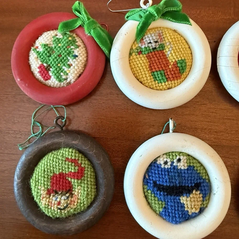 17 Pc Vintage‎ Christmas Ornaments Needlepoint Handmade Round Frame Santa Candle